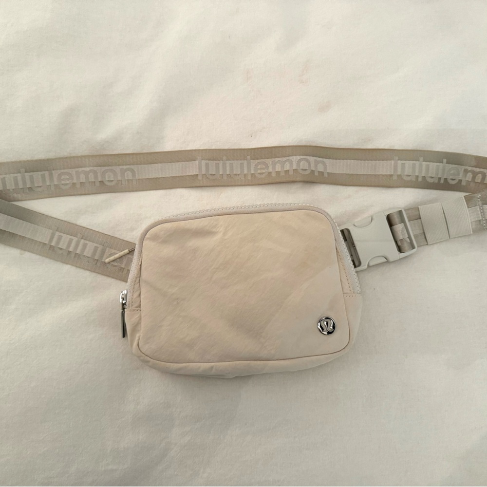 Lululemon Belt Bag cream/white